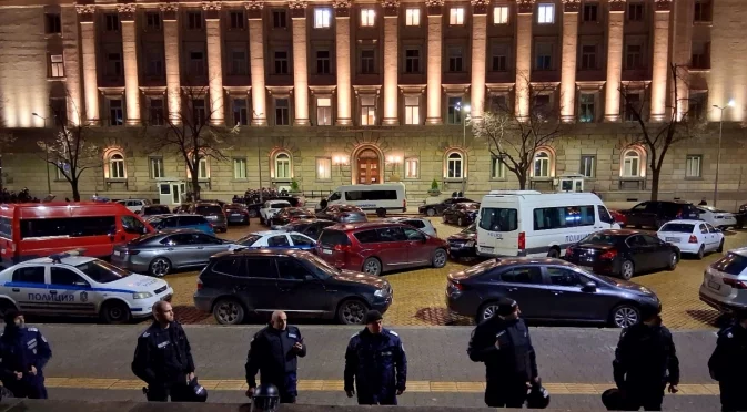 След протеста: Управляващите не успяха да съберат кворум