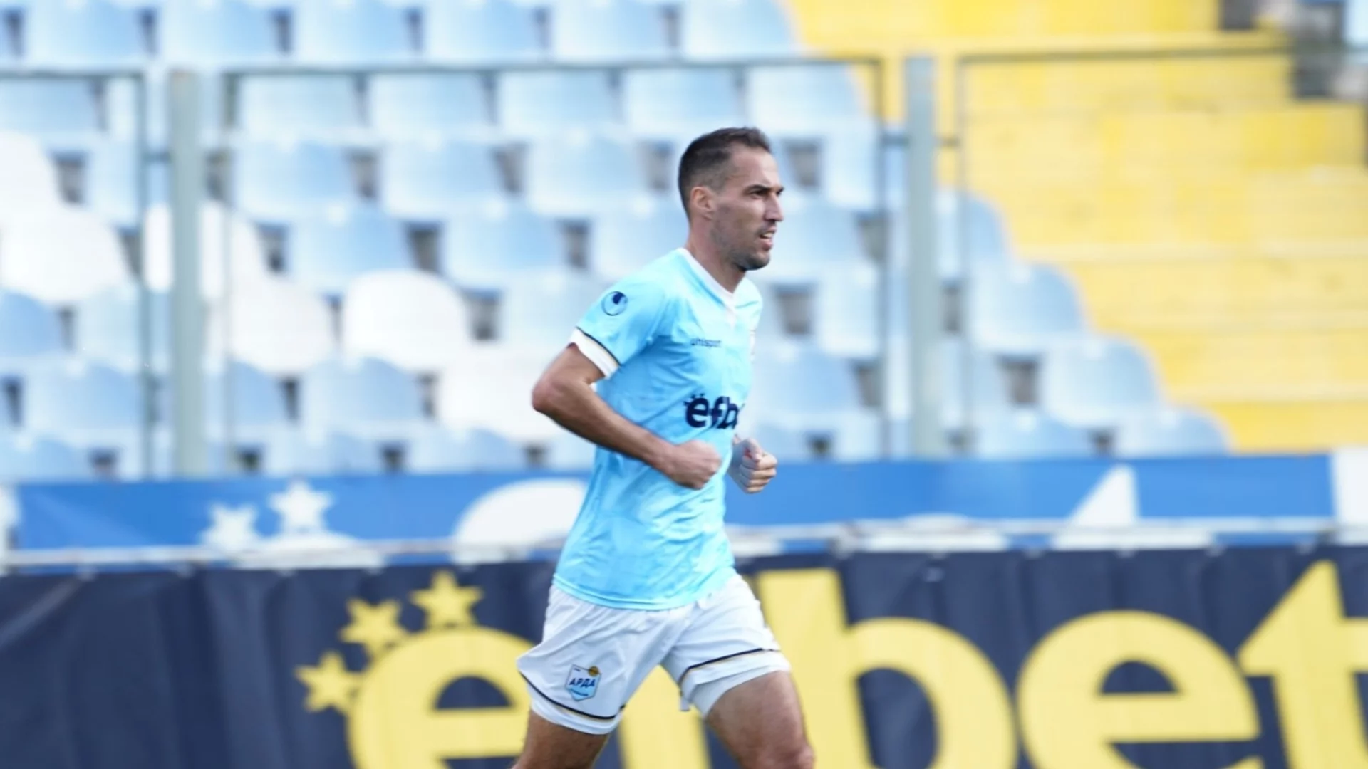 Попето: Оставям футбола, преди той да е оставил мен! Ивелин Попов е другото име на успеха