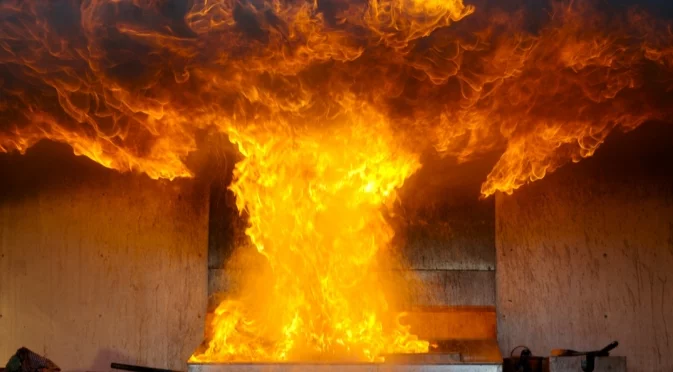 Огромен пожар: Пламна завод в града, в който произвеждат руските дронове "Шахед"