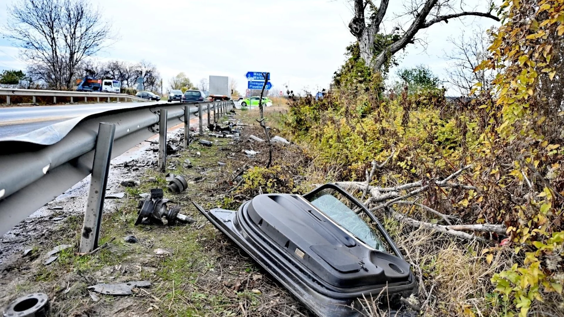 С десетки нарушения: Шофьорът, причинил катастрофата с три жертви край Пловдив, остава в ареста