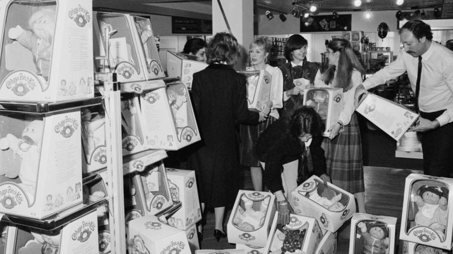 От играчка до масово безумие: Плюшените бебета, които предизвикаха хаос през 80-те