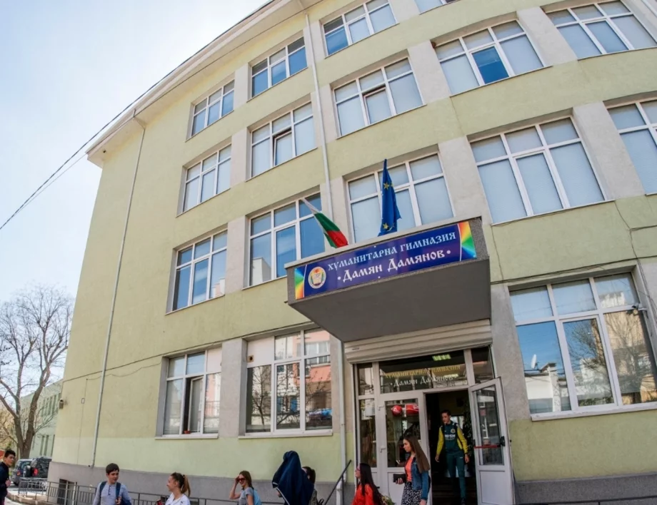 Уникалните училища на България: Профилирана хуманитарна гимназия "Дамян Дамянов", Сливен (СНИМКИ И ВИДЕО)
