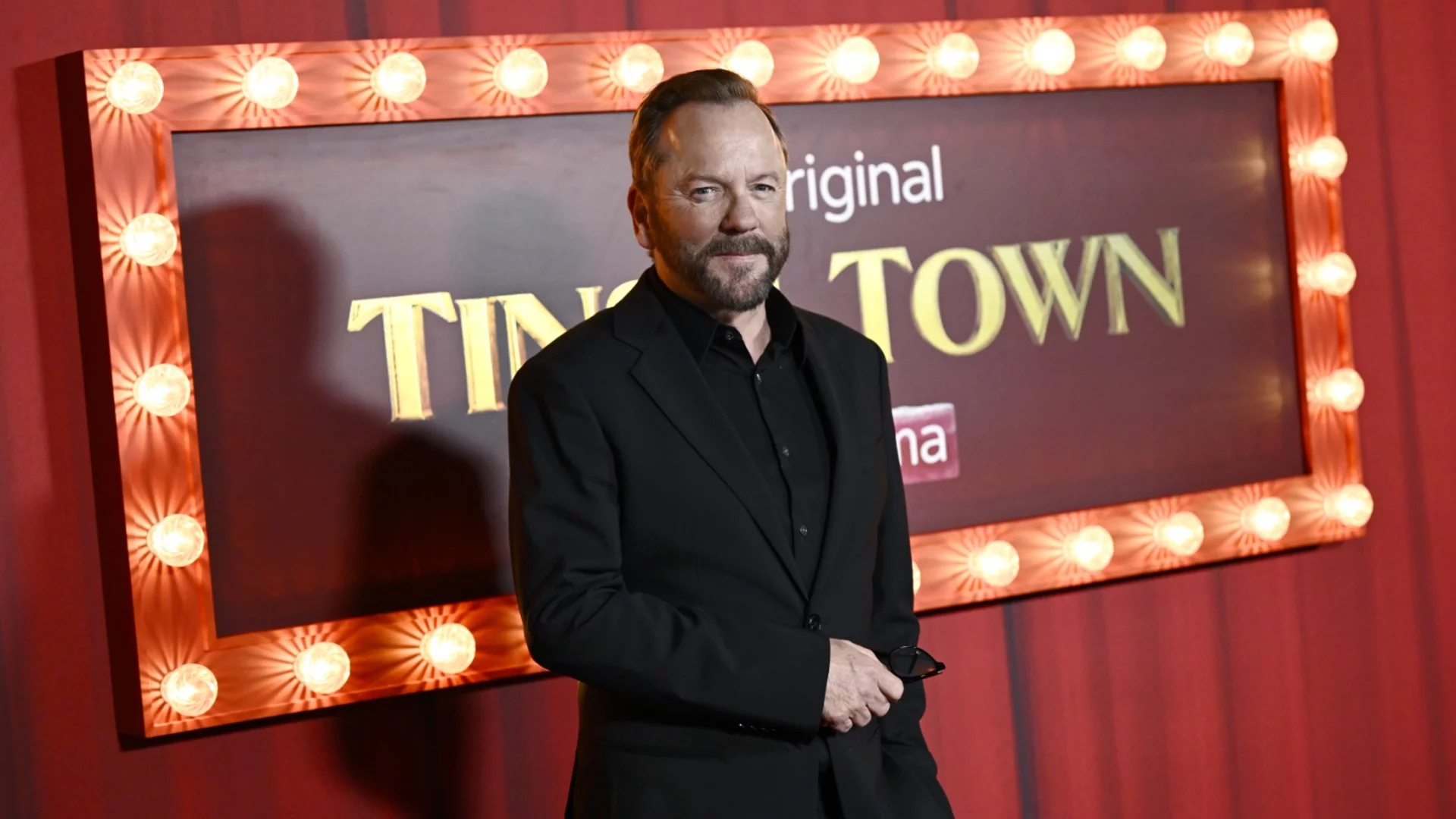 За първи път в кариерата си Кийфър Съдърланд пее и танцува в коледен филм (ВИДЕО)