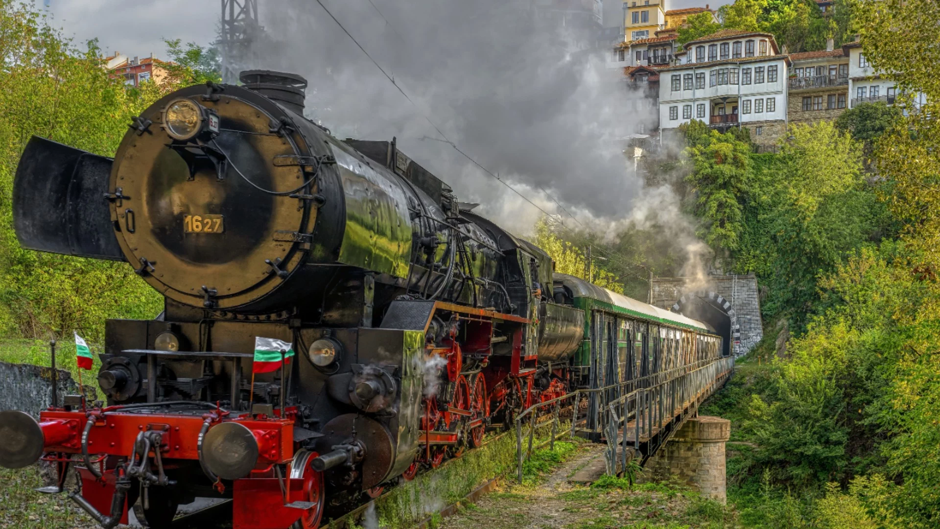 Коледни влакове с парен локомотив ще пътуват в страната