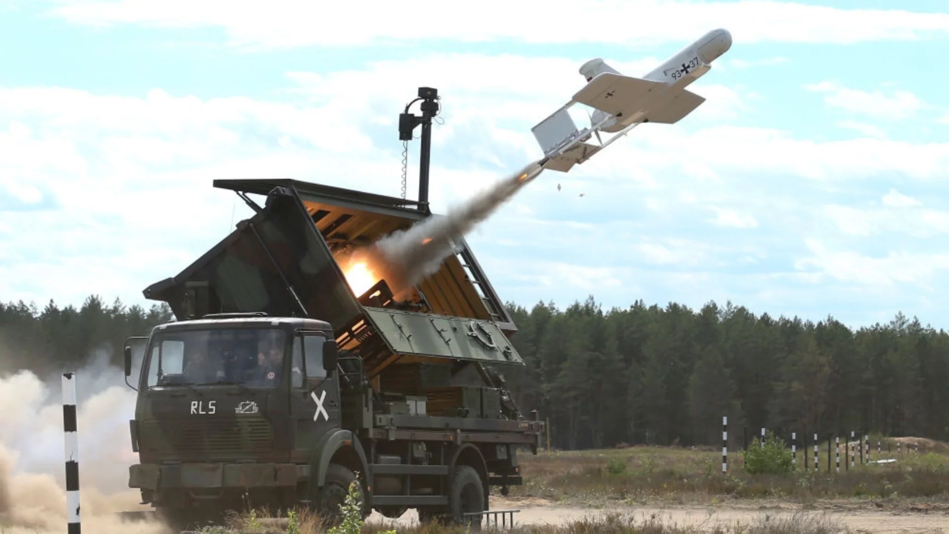 136 дрона: Атака след атака срещу руски енергийни обекти и военни летища (ВИДЕО)