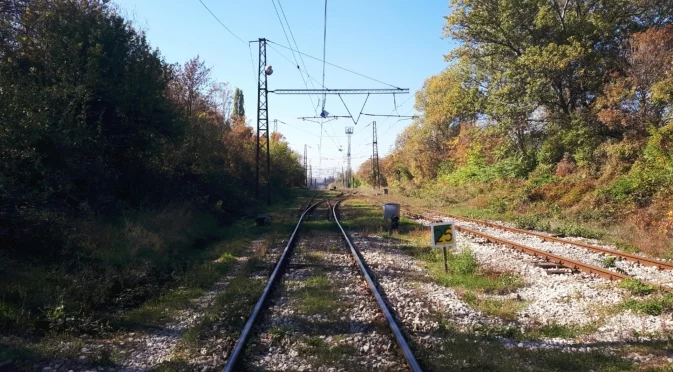 Махнаха скала, паднала на жп линията край Кочериново