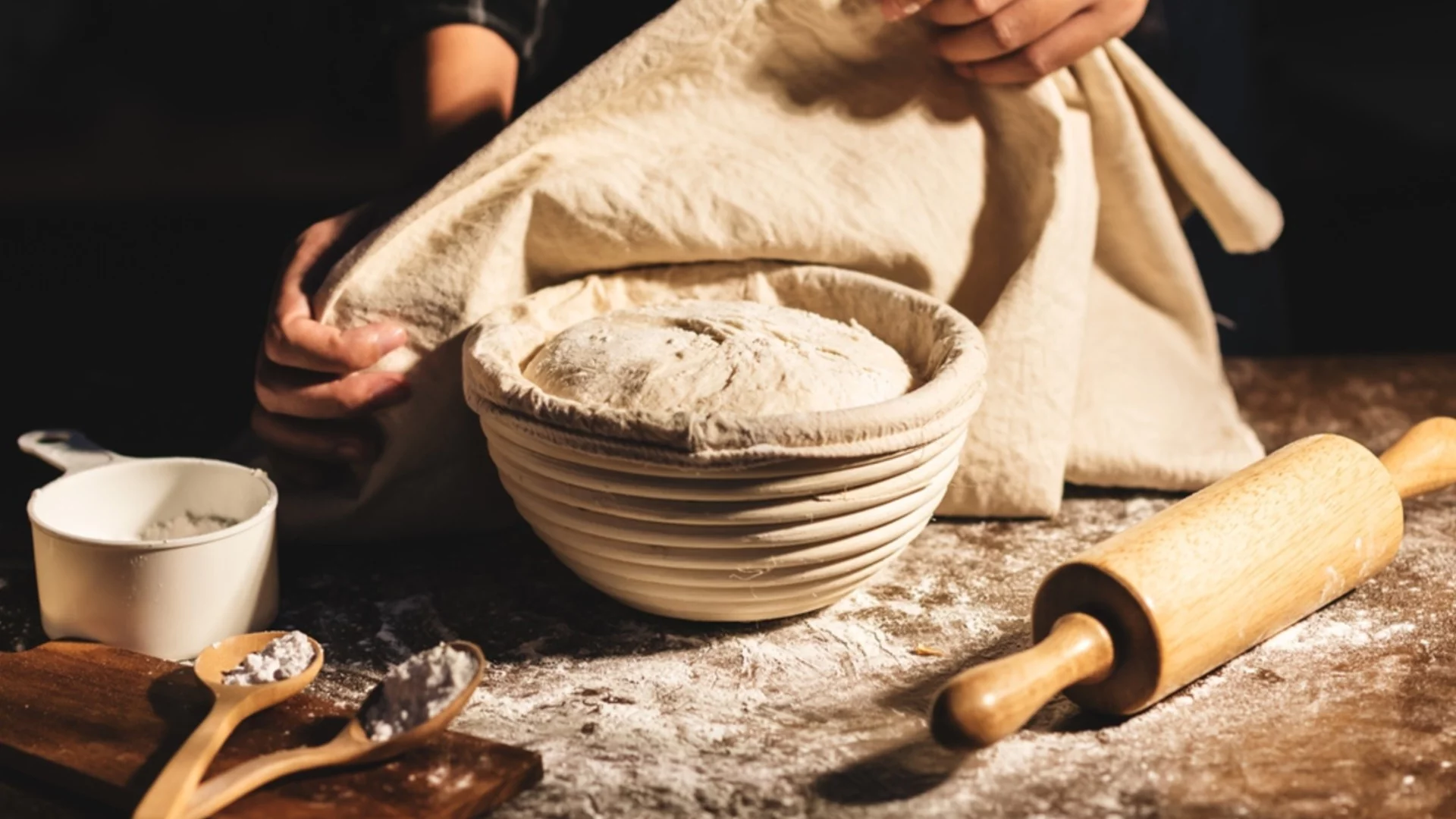 Мека като душичка: С тази питка с газирана вода ще оберете овациите на Никулден