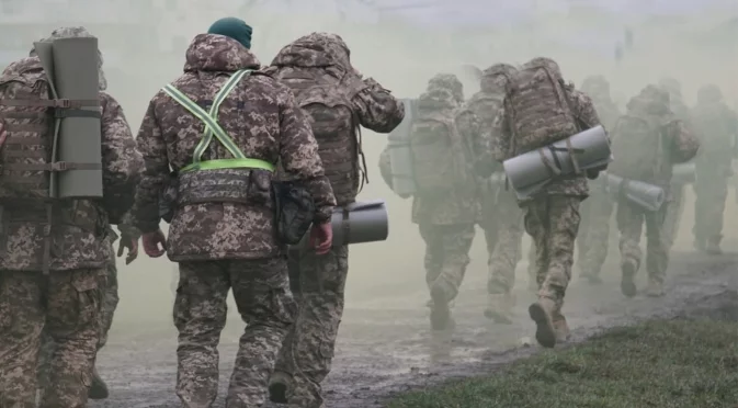 Планът на Тръмп предлага на Украйна "мир" като в Чечня: Русия да довърши жертвата след година-две