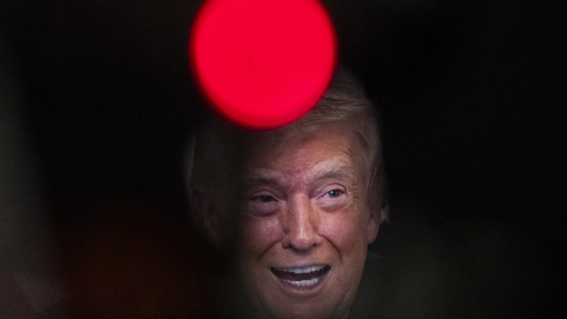 Тръмп към всички авиокомпании: Небето над и около Венецуела е затворено