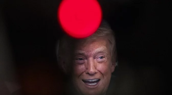 Тръмп към всички авиокомпании: Небето над и около Венецуела е затворено