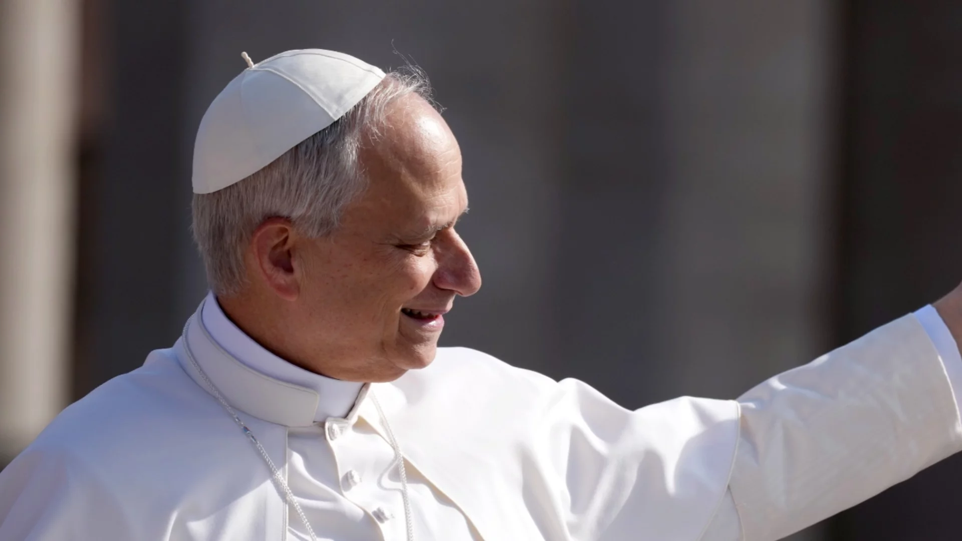 Папата събу обувките си в Синята джамия, но не се помоли (ВИДЕО)