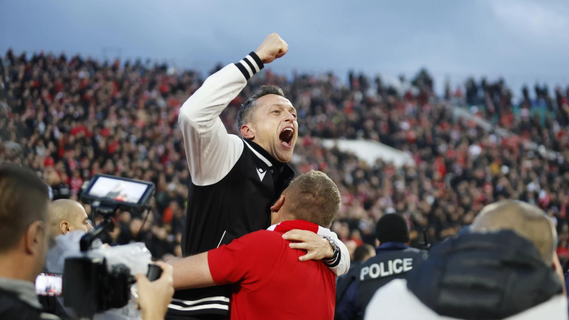 Ас на ЦСКА с ласкави думи за Христо Янев: Преживява всеки мач и всяка тренировка заедно с нас