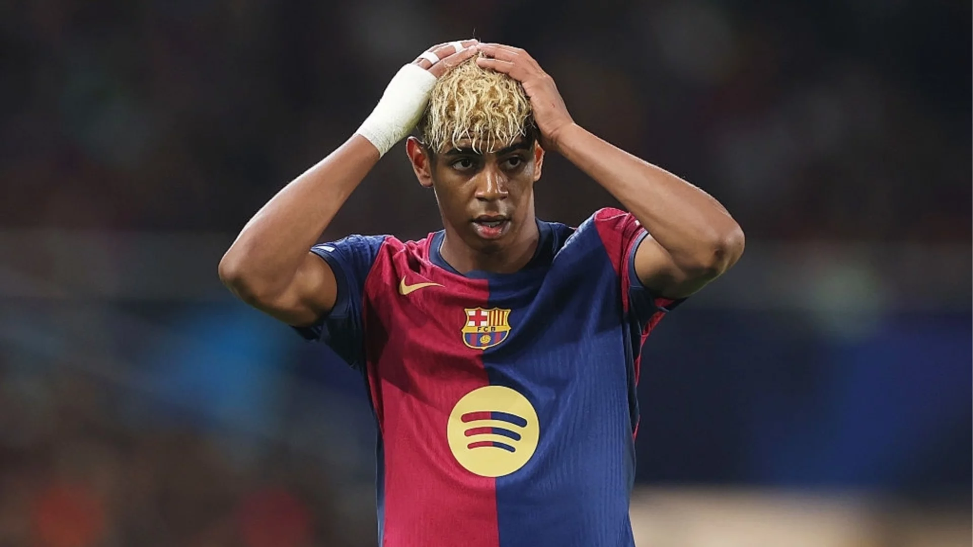 На Острова: Попиляха Ламин Ямал от критики и подигравки след загубата на Барселона