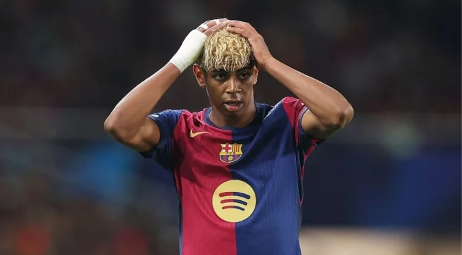 На Острова: Попиляха Ламин Ямал от критики и подигравки след загубата на Барселона