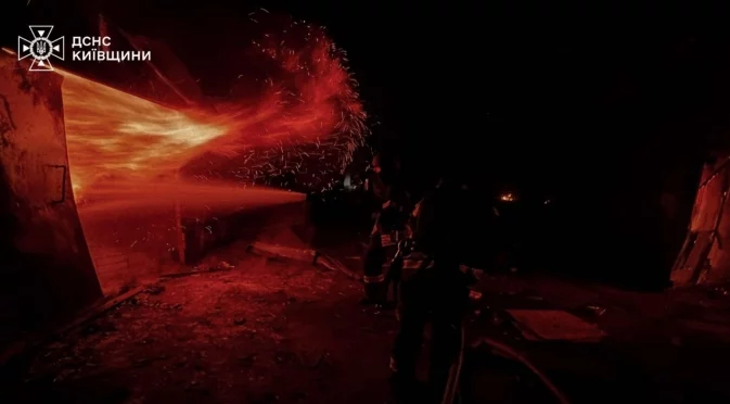 Руски крилати ракети и "Кинжал" по Киев, в Крим гори летище Саки, Таганрог и Афипската рафинерия - също (ВИДЕО)