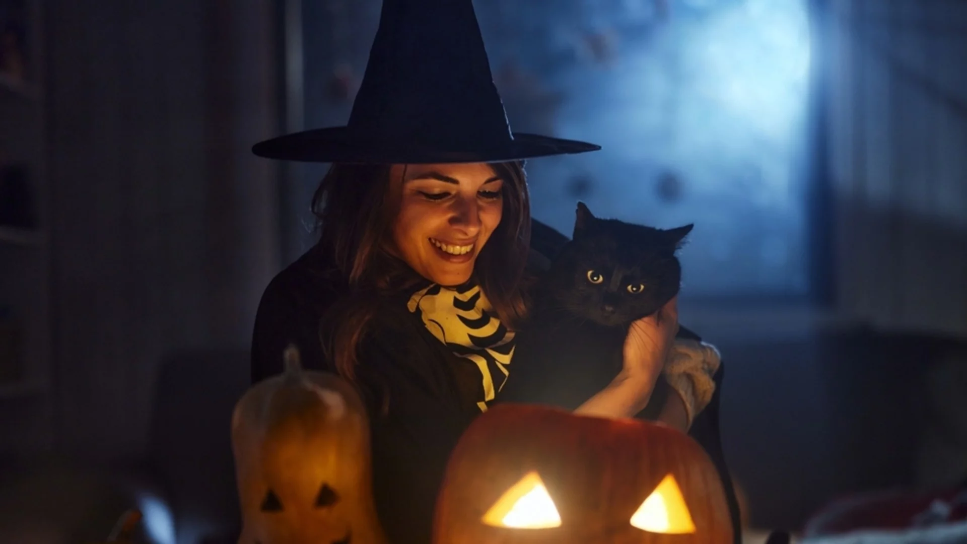 Векове магия и митове: Произходът и историята на вещерската шапка