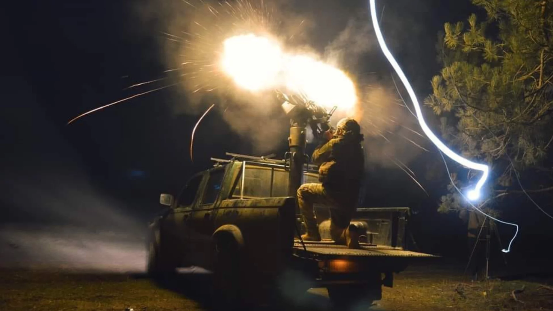 Бунтът на машините: Украински робот стреля с картечница срещу руски БТР (ВИДЕО)