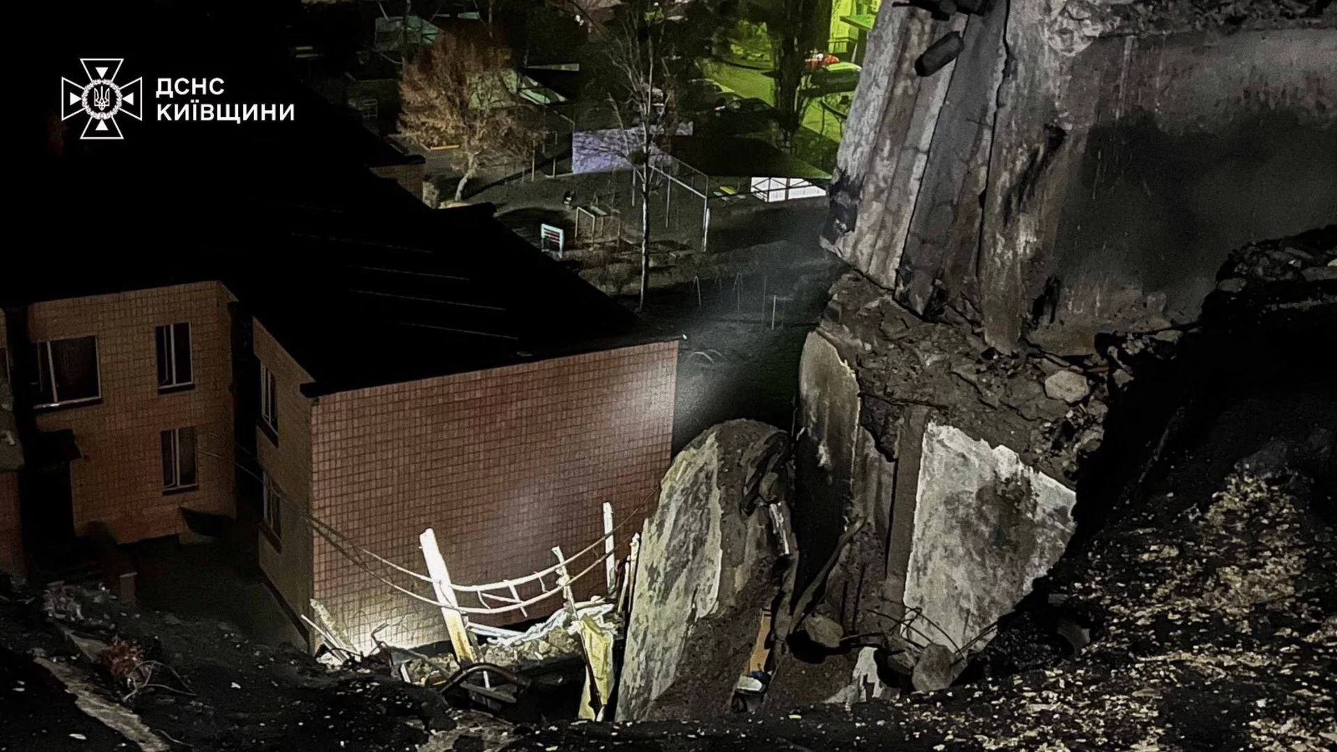 Русия пак с фатална атака в Киевска област, Украйна спря парното в региона на Ростов (ВИДЕО)