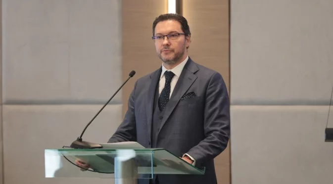 Даниел Митов се срещна с децата на загинали полицаи и пожарникари