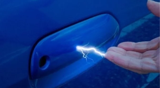 От колата бие ток - как да избегнете статичното електричество