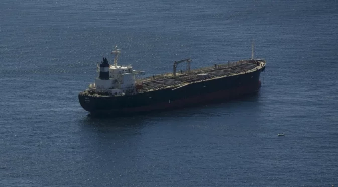 За 48 часа: Трети танкер, свързан с Русия, потъва (ВИДЕО)