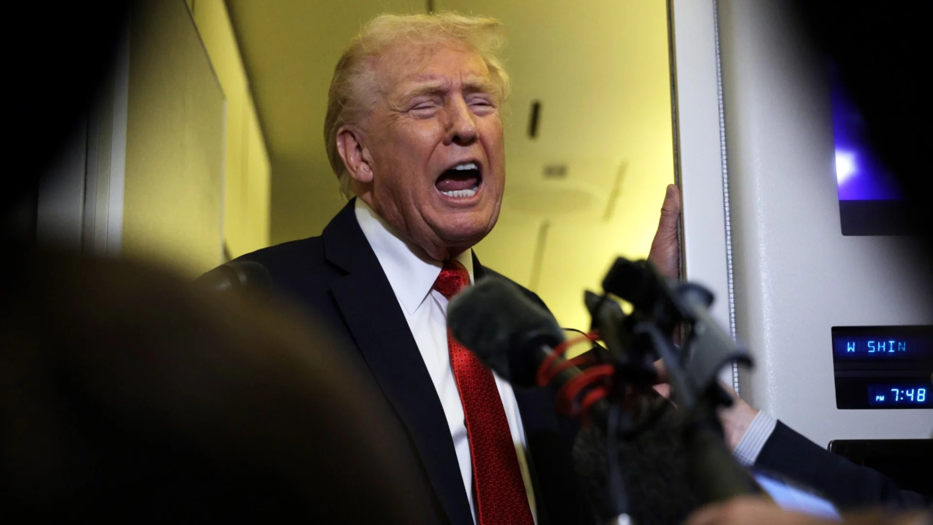 "До всички авиокомпании, пилоти, наркодилъри и трафиканти на хора": Тръмп затвори небето над Венецуела