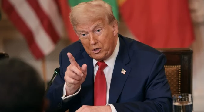 Тръмп е заплашил Мадуро: Или напускаш доброволно президентския пост, или война