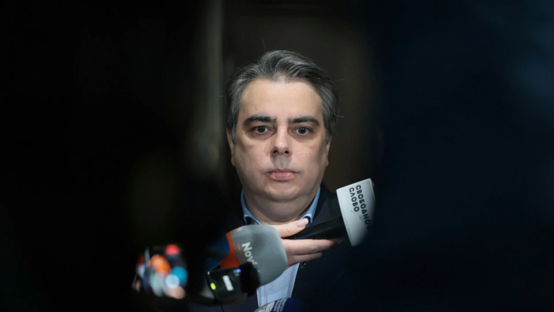 Спирала от високи данъци, бомби и отрова: Асен Василев за Бюджет 2026