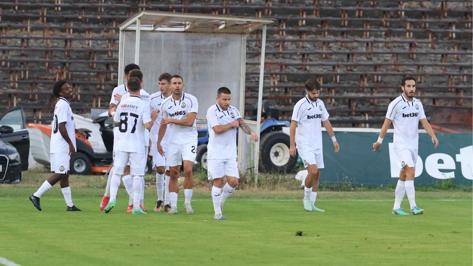 Славия влезе в отлична серия! "Белите" надделяха срещу Добруджа в мач с куп положения, греди и голове