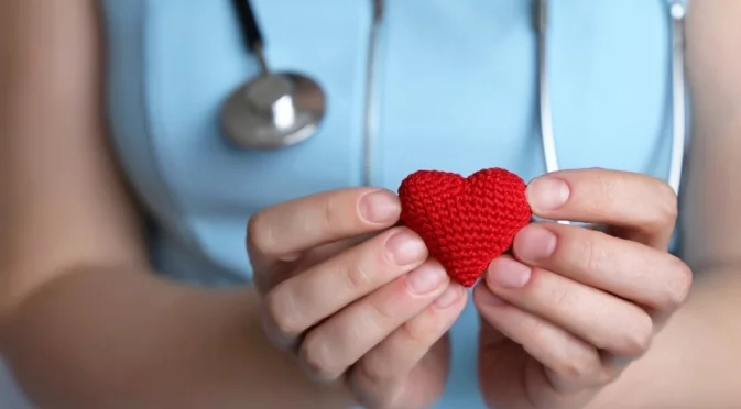 Пари на калпак не решават проблема: Съсловни организации с предложения как младите лекари да останат в България