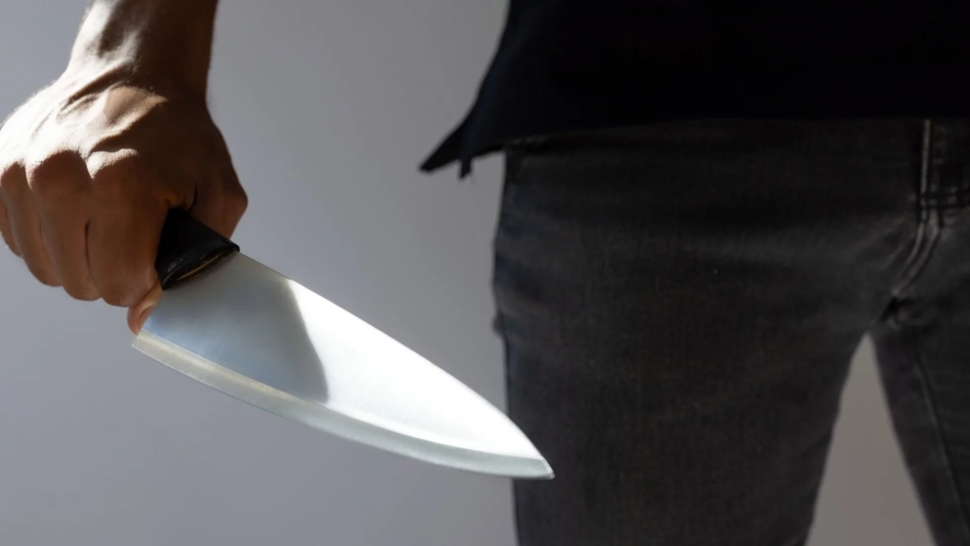 Осъждан заплаши кондукторка с нож