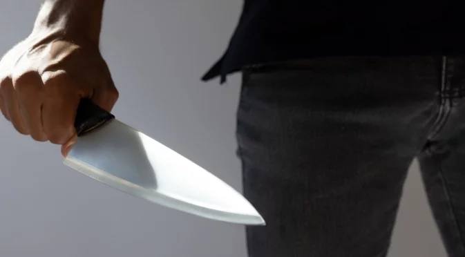 Осъждан заплаши кондукторка с нож