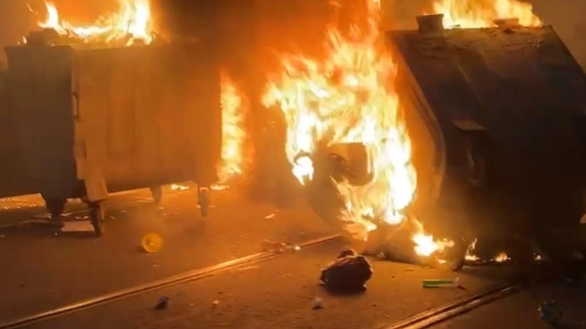 Пожар горя на протеста в София (ВИДЕO)