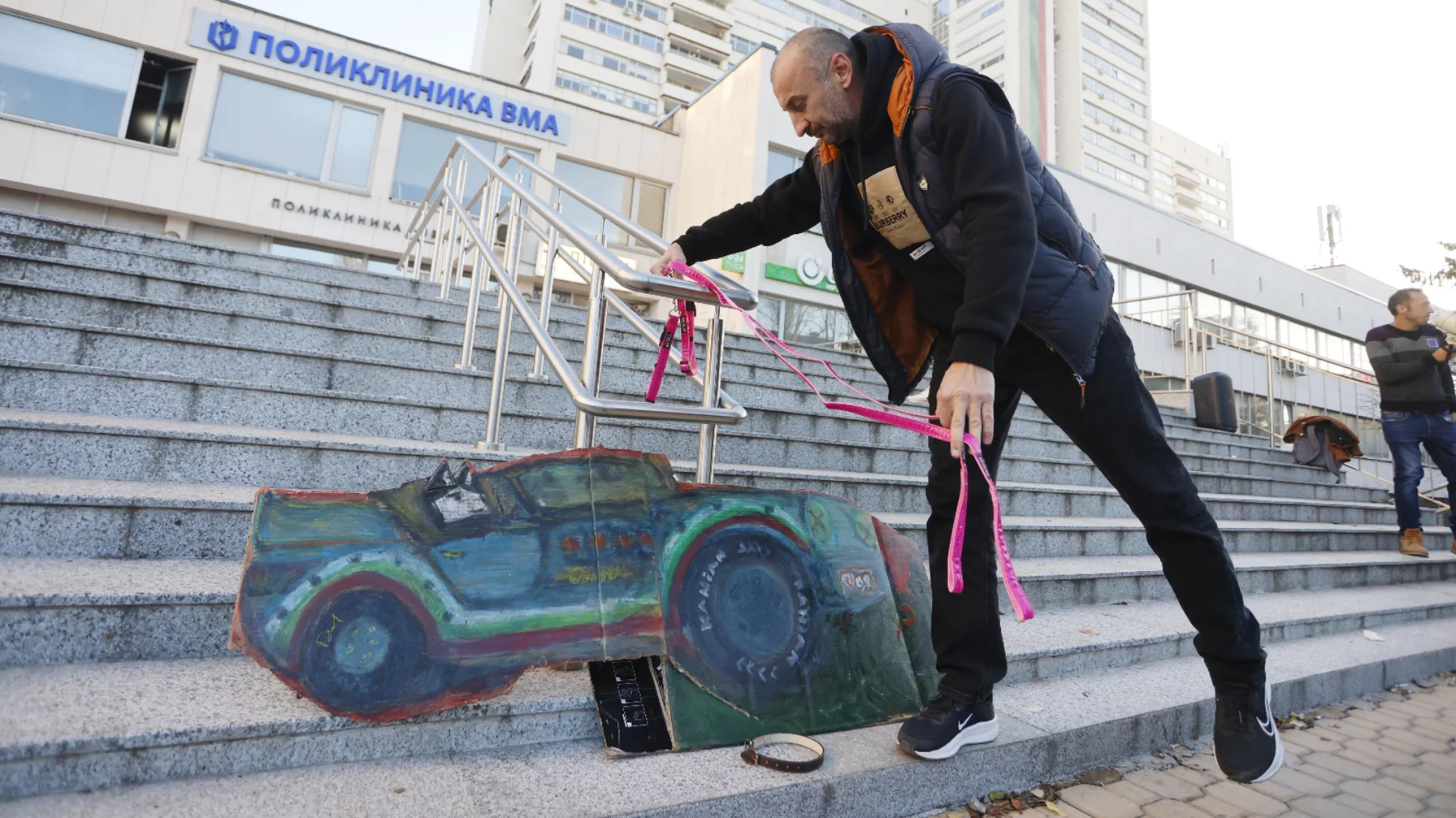 Във ВМА има подкрепа за прегазилия кучето Мая лекар: Думи на проф. Мутафчийски