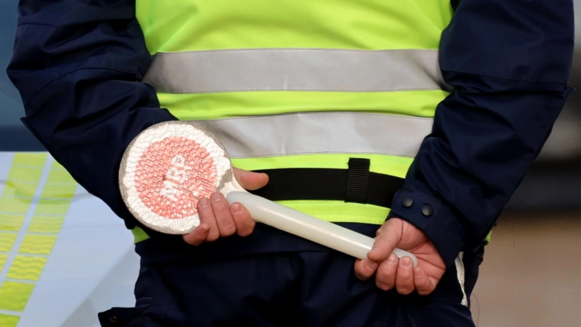 Без книжка: Катастрофирал и побягнал