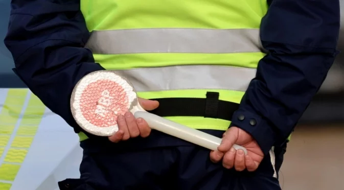 Без книжка: Катастрофирал и побягнал