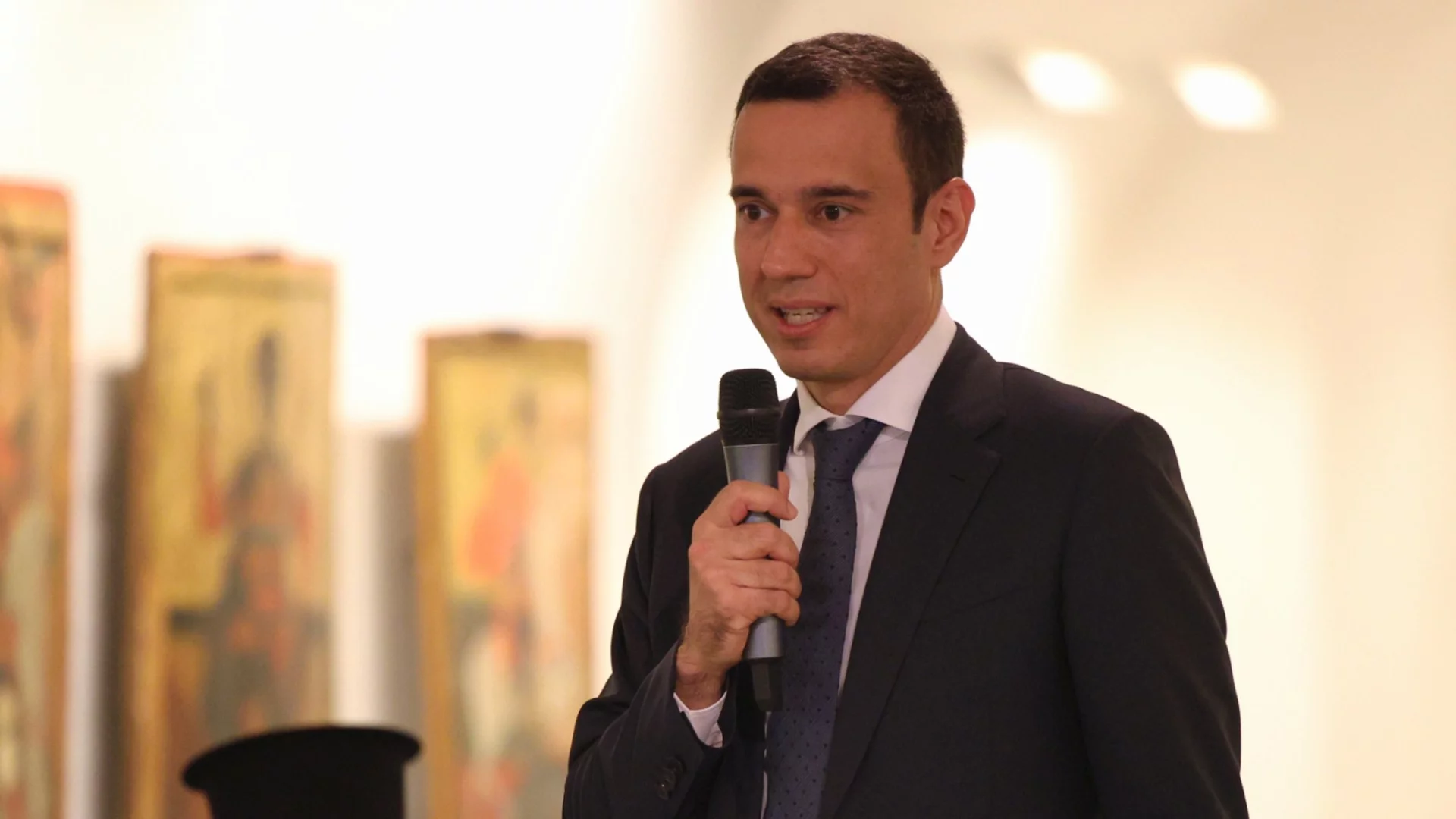 Терзиев: Светлината е знак на солидарност, а днес солидарността е на площада