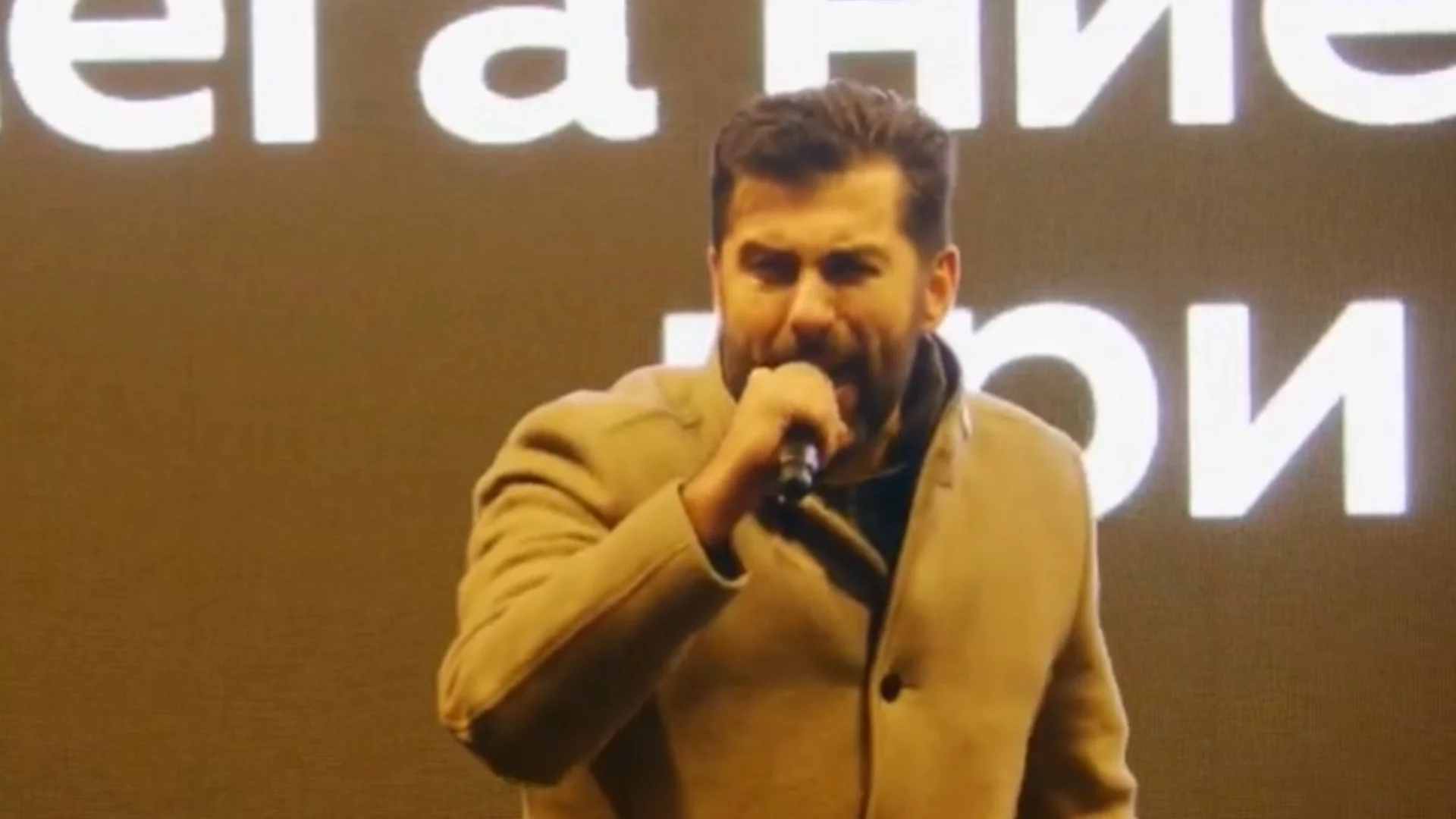 "Време е да тръгнем - България е наша": Кирил Петков подкани протеста към централите на ДПС и ГЕРБ (ВИДЕО)