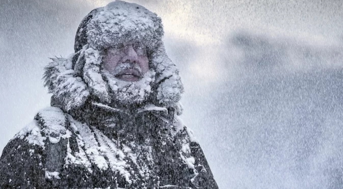 Някой може да умре от студ: Ледено задръстване край езерото Байкал в Сибир (ВИДЕО)