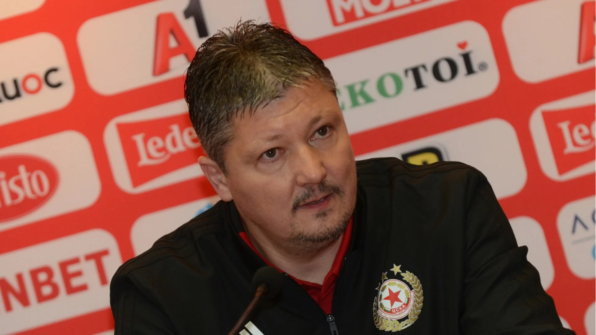 Пуснаха дарителска сметка за лечението на Любо Пенев