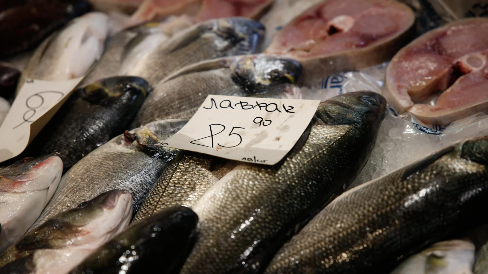 Удрят ли ни в кантара за Никулден? Проверяват рибни магазини и борси