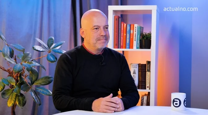 Иво Сиромахов: Тая власт няма да си отиде със селфита и патетични речи