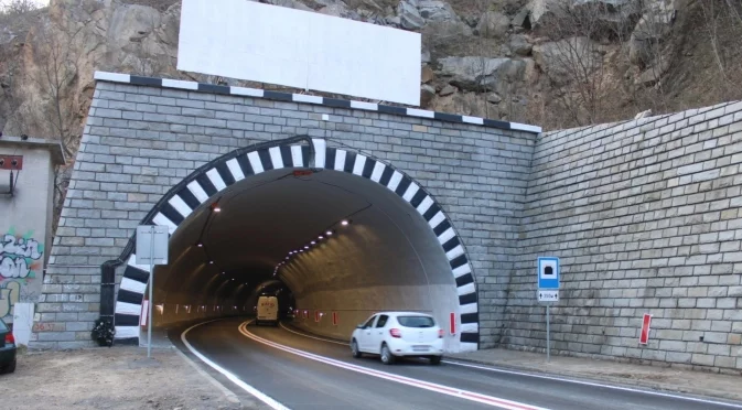 Промени в движението в тунел в Кресненското дефиле