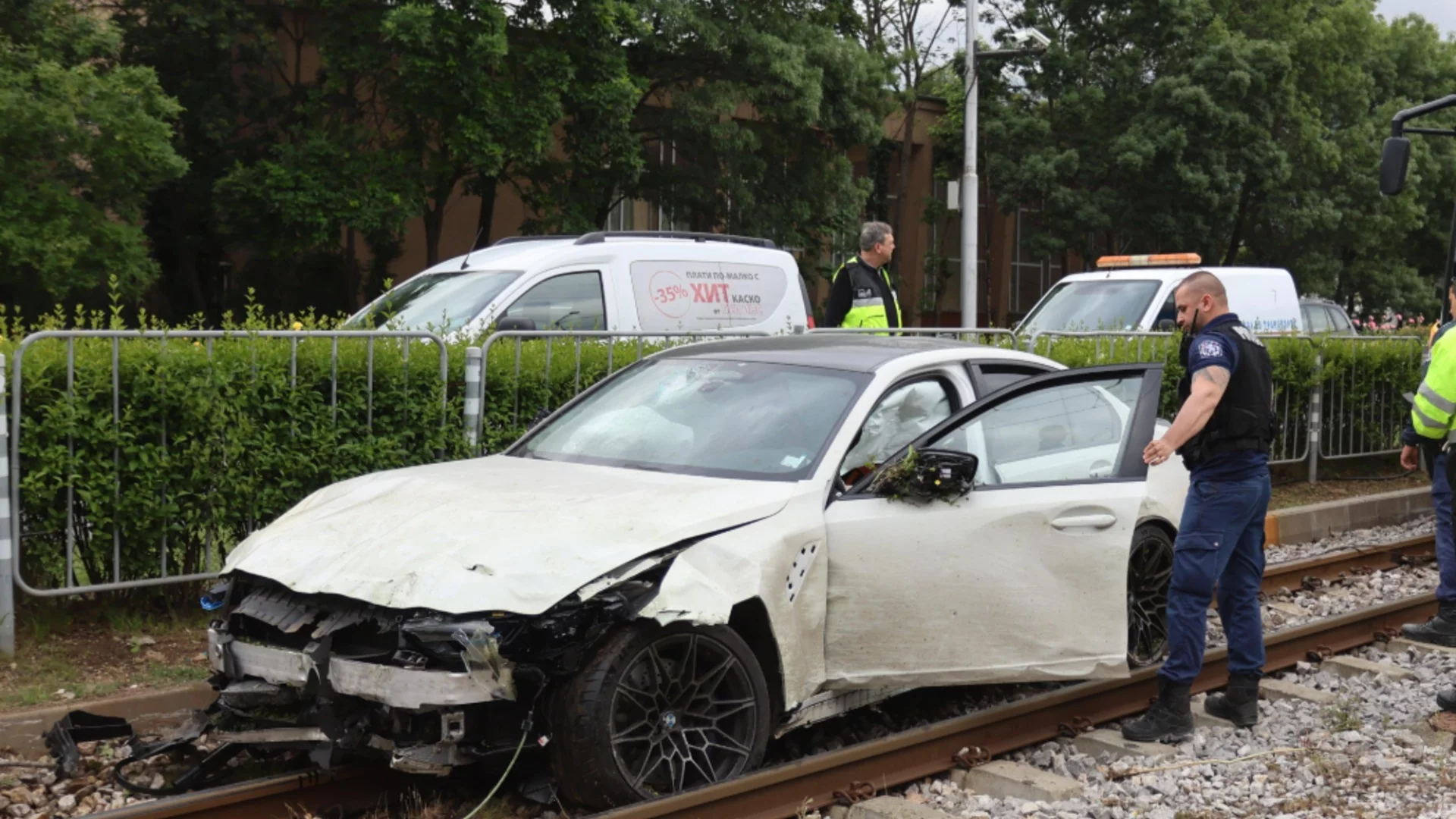 Пиян-залян шофьор си счупи БМВ-то 