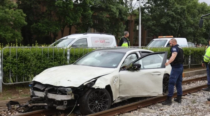 Пиян-залян шофьор си счупи БМВ-то 