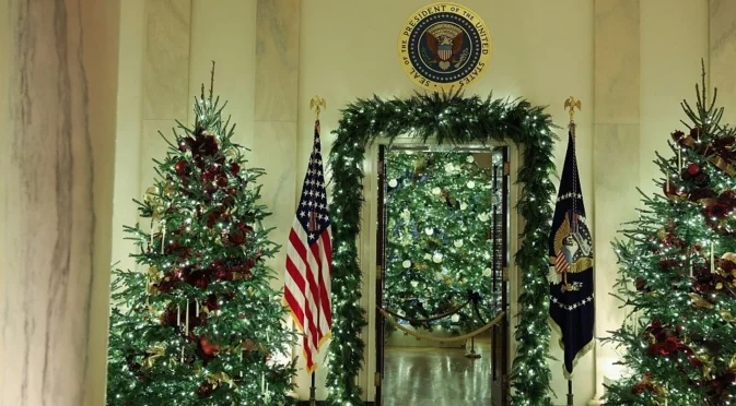 "Домът е там, където е сърцето“: Коледната украса на Белия дом (СНИМКИ)