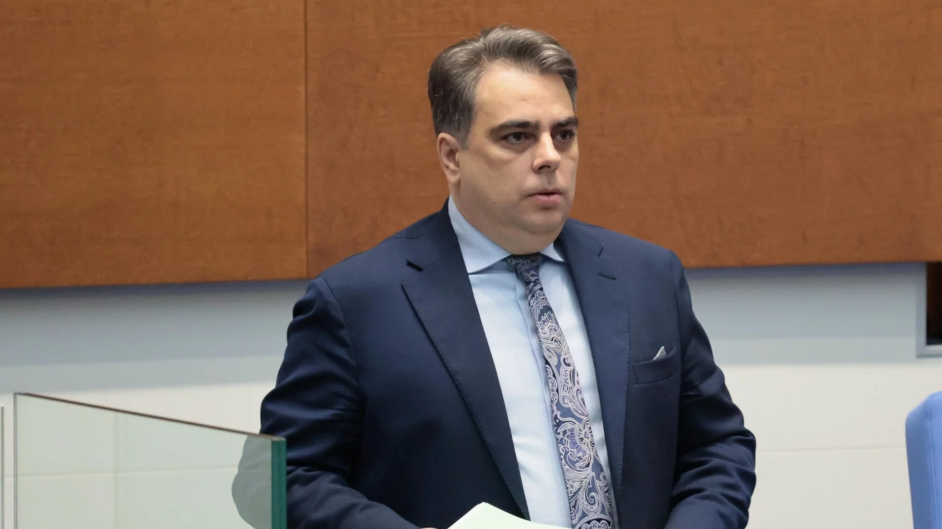 "Тяхното време приключи": Асен Василев призова за оставка на правителството и главния прокурор (ВИДЕО)