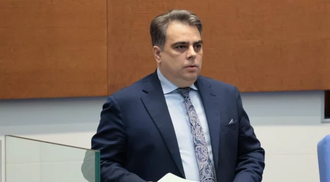 "Тяхното време приключи": Асен Василев призова за оставка на правителството и главния прокурор (ВИДЕО)