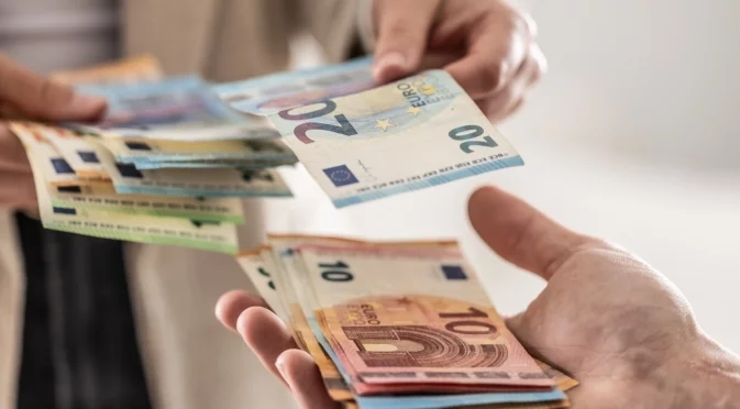 Във вторник: Мъчени, но добри пари ще вземат Рак, Козирог + още 2 зодии