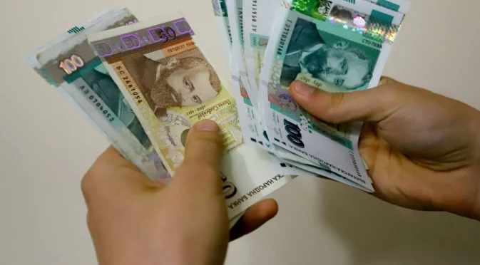 Нови данни за средната заплата: Ето в кои дейности е най-висока